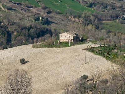 COUNTRY HOUSE WITH LAND FOR SALE IN LE MARCHE Farmhouse to restore with panoramic view in Italy in Le Marche_1